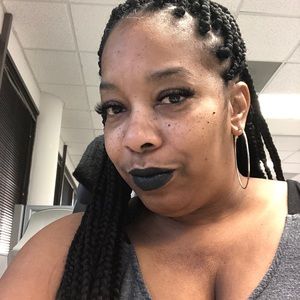 Meet your Posher, Adra